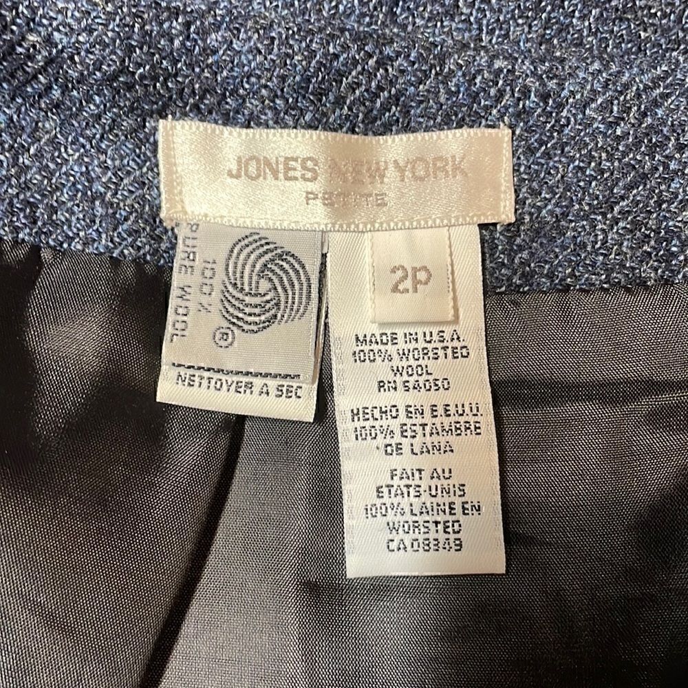 Jones New York petite woman’s wool navy blue skirt. Size 2P - Picture 3 of 5
